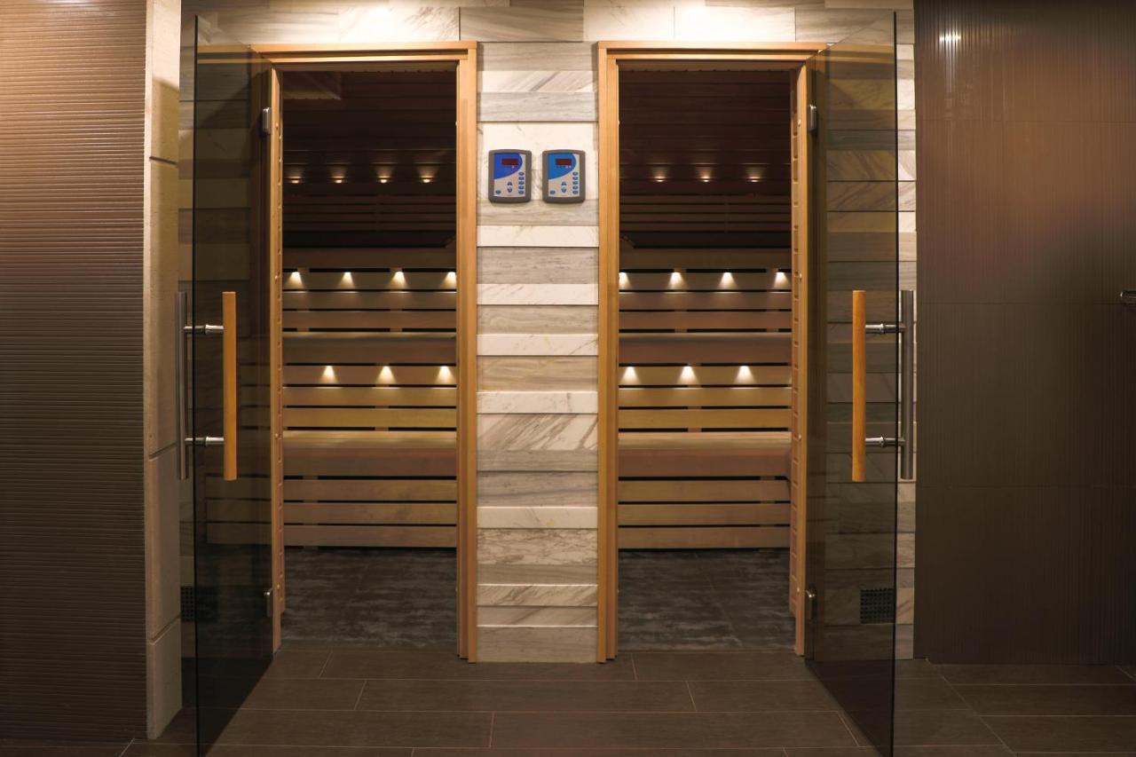 Aghababyan'S Hotel Jerevan Exteriér fotografie A modern door