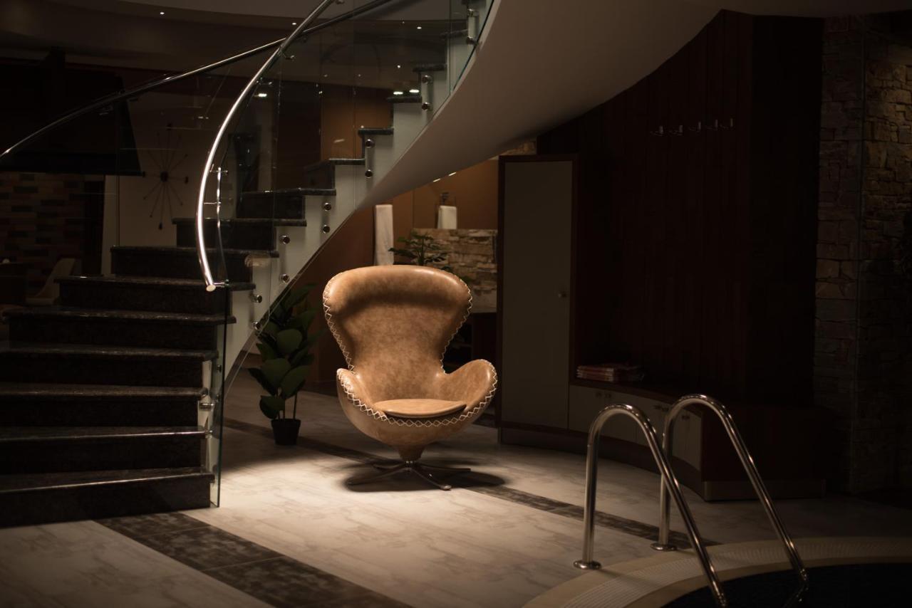 Aghababyan'S Hotel Jerevan Exteriér fotografie The Egg Chair