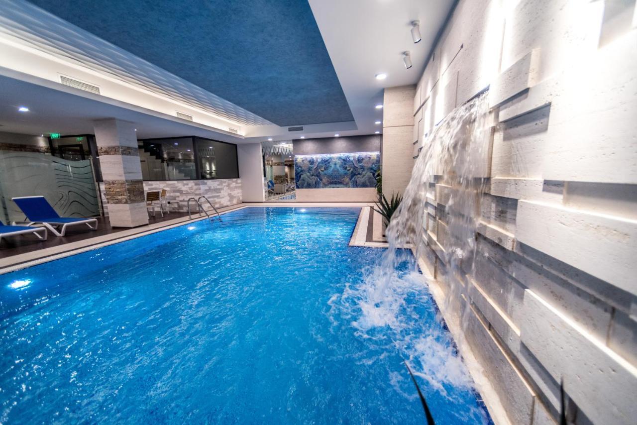 Aghababyan'S Hotel Jerevan Exteriér fotografie The swimming pool at the hotel